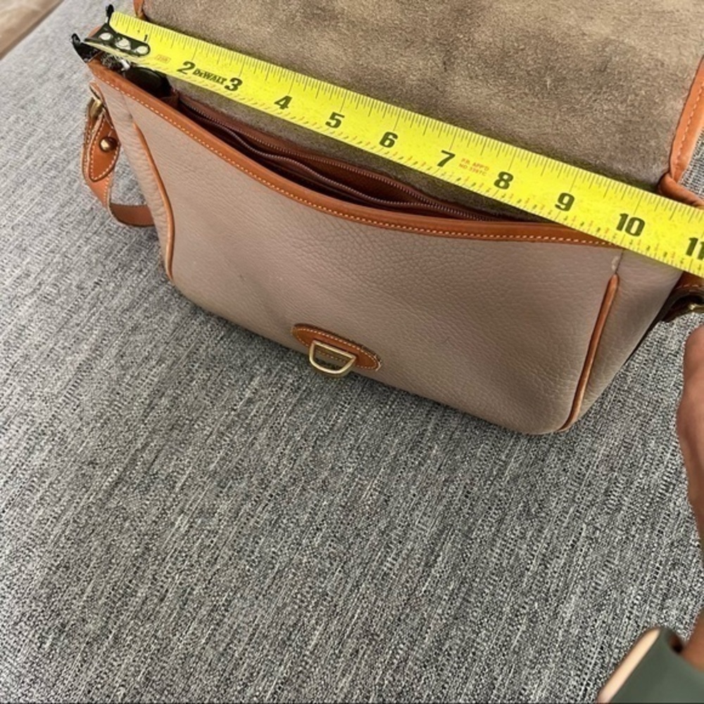 Dooney & Bourke | Vintage All Weather Pebbled Soft Leather Handbag - Picture 4 of 14